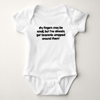 Grammies eingewickelt! baby strampler