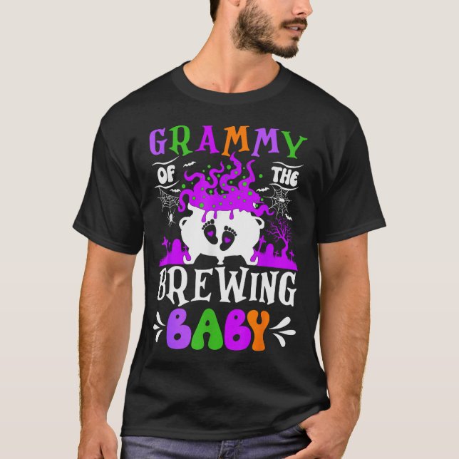 Grammy Of The Brewing Baby Grandma To Be Halloween T-Shirt (Vorderseite)