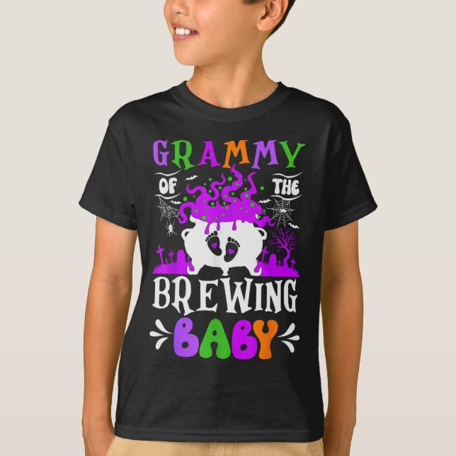 Grammy Of The Brewing Baby Grandma To Be Halloween T-Shirt (Vorderseite)
