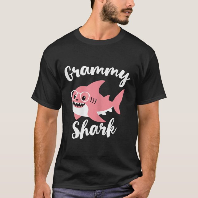 Grammy Shark Muttertag Oma Lustig  T-Shirt (Vorderseite)