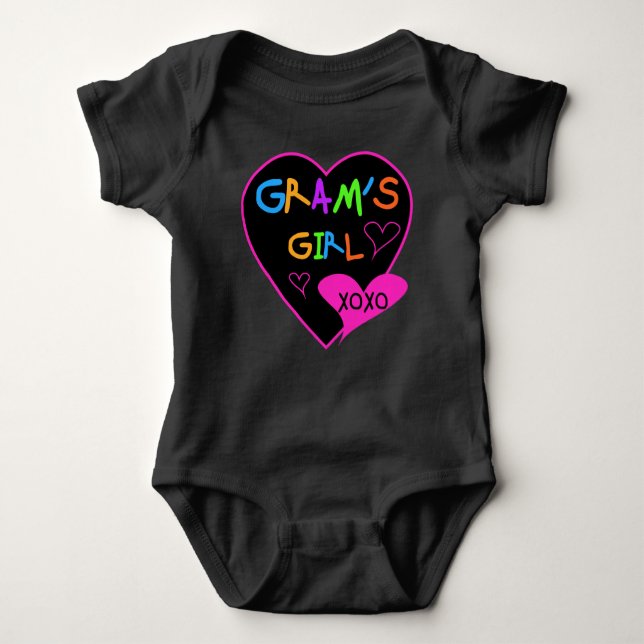 Gram's Girl Custom T - Shirt, Tasse, Tasten, Hülle Baby Strampler (Vorderseite)