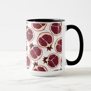 Granatapfelscheiben auf weißem Hintergrund Tasse