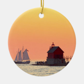 Grand Haven Outer Lighthouse und Schiff Keramik Ornament