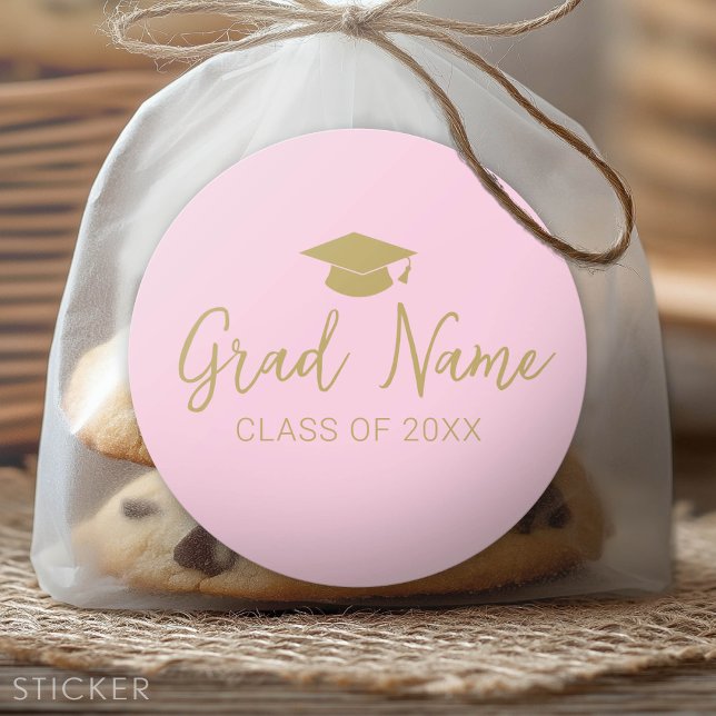 Grand Name Script mit Graduierungspapier - Rosa Go Runder Aufkleber (Custom Graduation Sticker - Favor Stickers or Envelope Label)