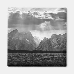 Grand Teton Mountain Range in Schwarz und Weiß Magnet