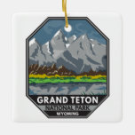 Grand Teton Nationalpark Wyoming Vintag Keramikornament<br><div class="desc">Design der Vektor-Kunstwerke von Grand Teton. Der Park umfasst die wichtigsten Gipfel der Teton Range sowie die meisten der nördlichen Teile des Tals,  bekannt als Jackson Hole.</div>