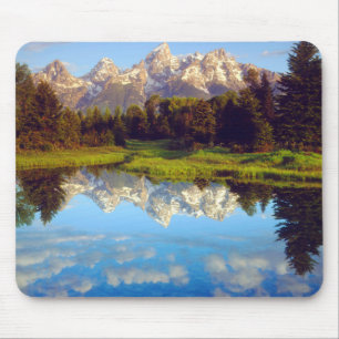 Grand Tetons, die im Fluss Snake reflektieren Mousepad