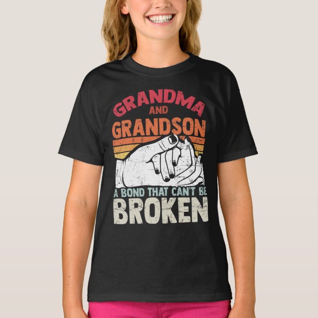 Grandma and Grandson A Bond that Can't be Broken T-Shirt (Vorderseite)