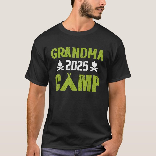Grandma Camp 2025 Family Vacation Summer Camping C T-Shirt (Vorderseite)