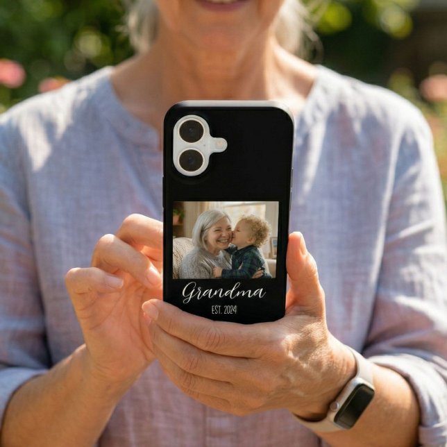 Grandma Established Photo White Script Text iPhone 16 Hülle (Von Creator hochgeladen)