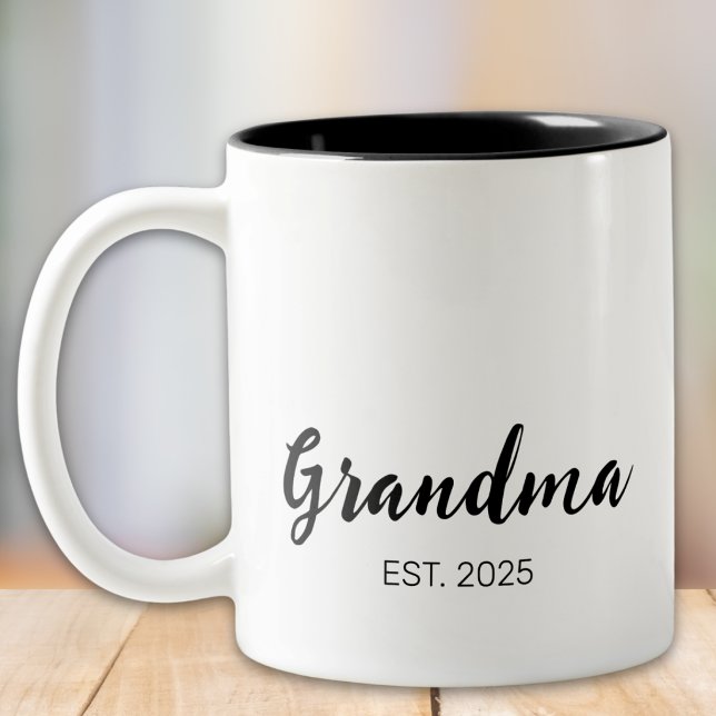 Grandma Established  Zweifarbige Tasse (Von Creator hochgeladen)