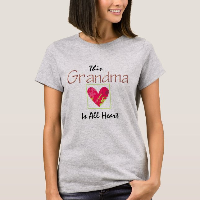 GRANDMA IST DER GANZE HERZLICHE T - SHIRT (Vorderseite)