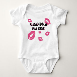 GRANDMA WAR HIER BABY KISSES  BABY STRAMPLER