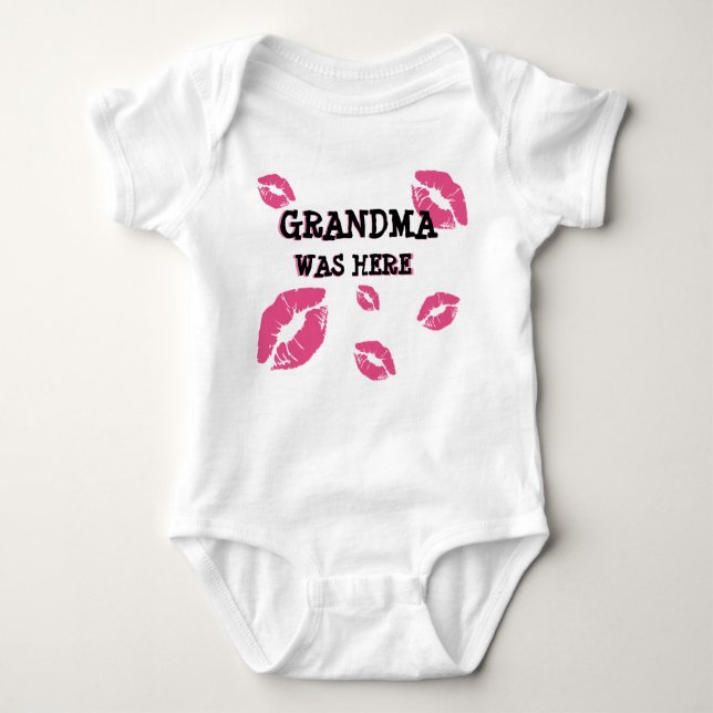 GRANDMA WAR HIER BABY KISSES  BABY STRAMPLER (Vorderseite)