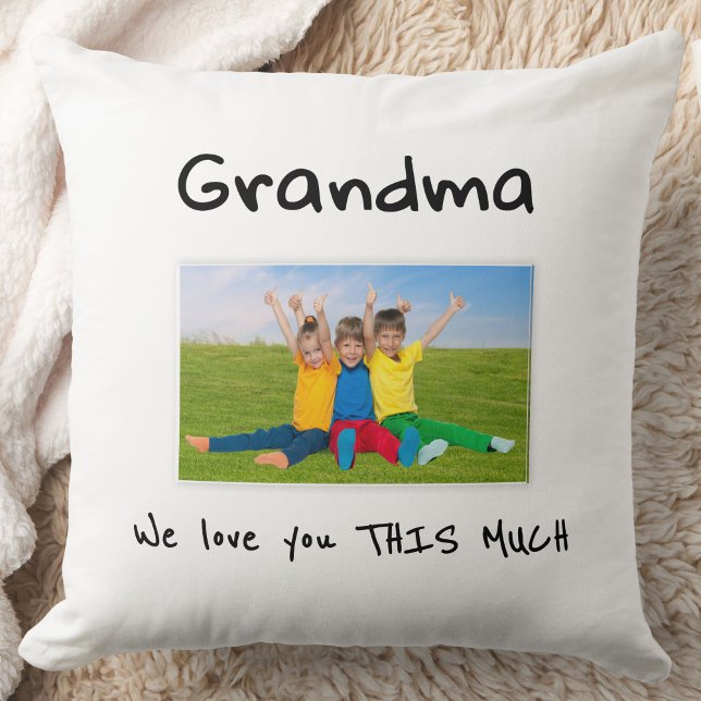 Grandma We Love You Fun Kids Photo Christmas Gift Kissen (Von Creator hochgeladen)