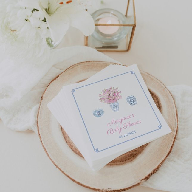 Grandmillenial Blue Pink Chinoiserie Baby Dusche Serviette (Chinoiserie chic Pink and blue baby shower napkins with ginger jar and greek key border)