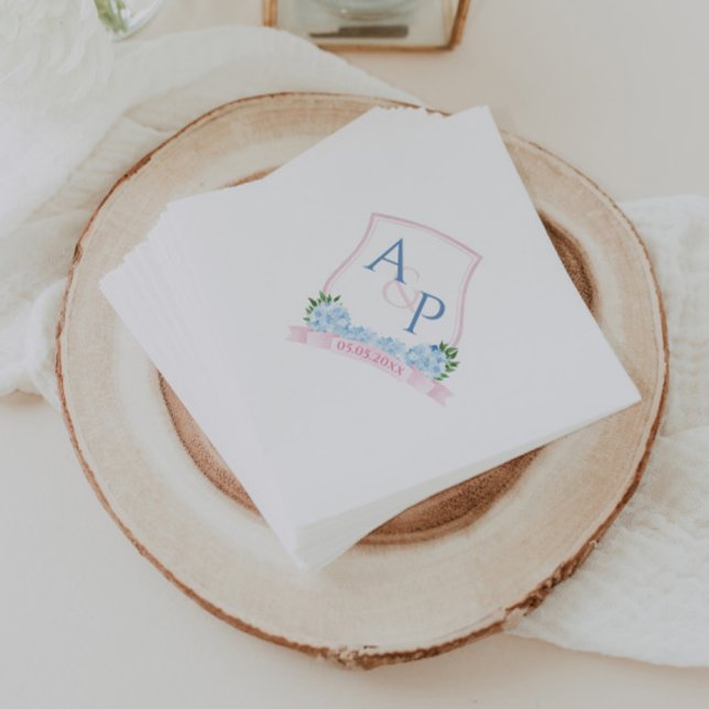 Grandmillenial Pink & Blue Hydrangea Hochzeitssemb Serviette (Pink and blue hydrangea monogram wedding crest napkins)