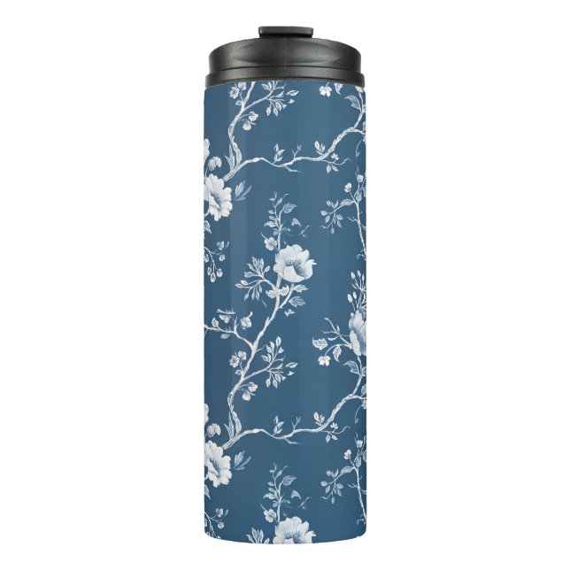 Grandmillennial Blue and White Rose Tumbler Thermosbecher (Vorderseite)