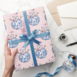 Grandmillennial Christmas Damask Snowman Geschenkpapier<br><div class="desc">Dieses Weihnachtsgeschenk-Wrap hat einen Schneemann mit blauem Damast Körper auf einem rot-rosa Hintergrund.</div>