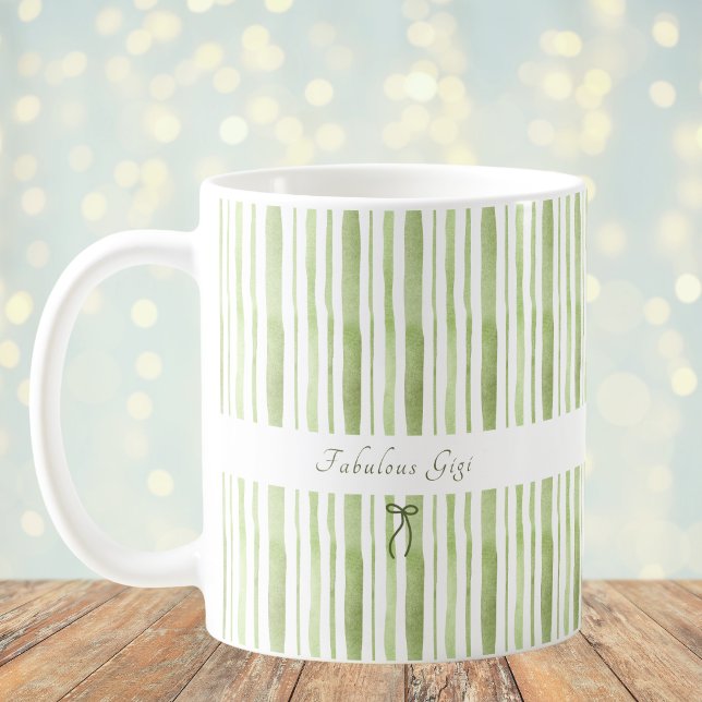 Grandmillennial Hellgrün gestreifte elegante Cotta Kaffeetasse (Von Creator hochgeladen)