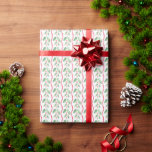 Grandmillennial Holly Christmas Strip Geschenkpapier<br><div class="desc">Dieses Weihnachtsverpackungspapier hat ein präpariertes,  großtausendjähriges Design mit Reihen von heiligen und roten Streifen.</div>