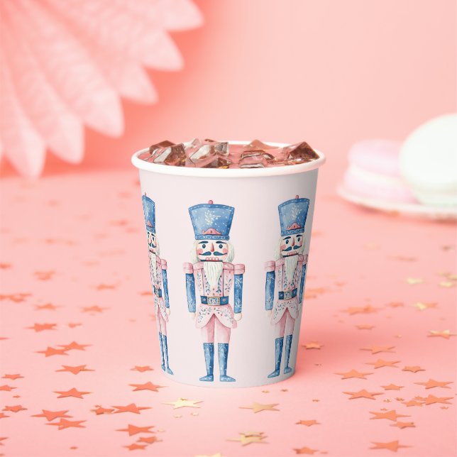 Grandmillennial Pink und Blue Holiday Nutcracker Pappbecher (Insitu)