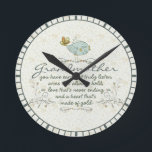 Grandmother Poem with Birds Runde Wanduhr<br><div class="desc">Sie haben Ohren,  die wahrhaftig hören,  Arme,  die immer halten,  Liebe,  die nie endet und ein Herz,  das aus Gold besteht. Mit zwei hellen Vögeln auf beiden Seiten und trendigen Wirbel,  mit einigen orangefarbenen,  gelben,  goldenen Farbtönen für die Schwänze und Blume. Mit einem Uhrenkreis.</div>