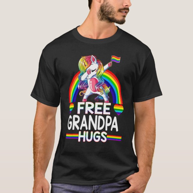 Grandpa Hugs Unicorn LGBT Pride Rainbow Fett T-Shirt (Vorderseite)