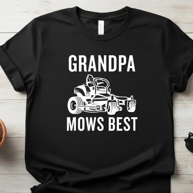Grandpa Mows Best Riding Lawn Mower T-Shirt (Von Creator hochgeladen)