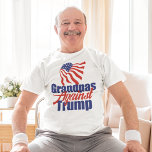 Grandpas Against Trump 2024 Election Political T-Shirt<br><div class="desc">Großväter gegen Donald Trump vereinen sich mit diesem Anti-Trump-Opa-T - Shirt,  der die amerikanische Flagge für die Wahlen 2024 rot,  weiß und blau trägt.</div>