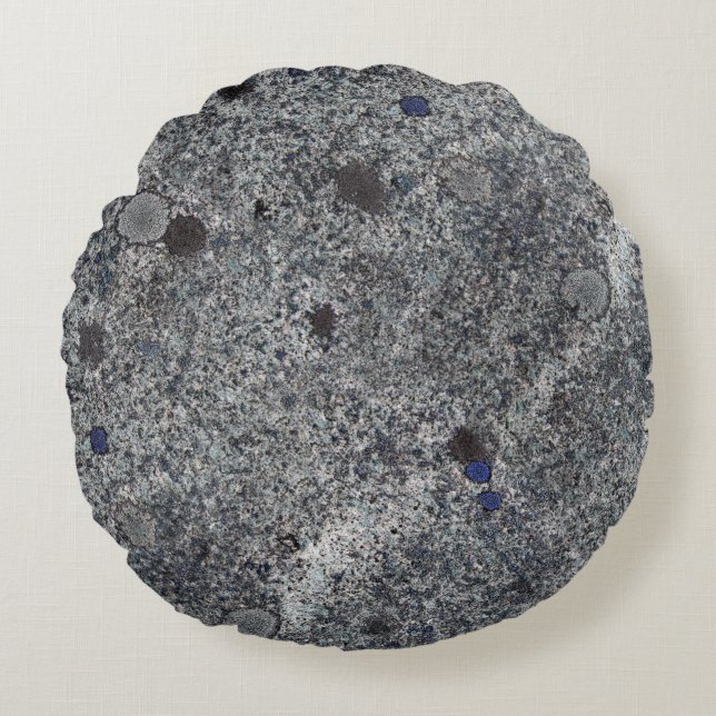 Granit-Grau mit blauen Details Rundes Kissen (Vorderseite)