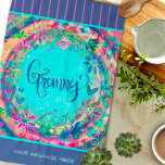 Granny Blue Hübsch Floral Hearts Personalisiert Geschirrtuch<br><div class="desc">Hübsche Granny Floral Personalisierte Nachrichtentücher. Diese hübschen handgeschriebenen Granny-schicken Handtücher sind perfekt, um Ihrer Küche etwas Freude zu bereiten. Ob Sie ein erfahrener Koch oder ein aufstrebender Zuhause-Koch sind, diese Handtücher sind der ideale Begleiter für kulinarische Abenteuer. Auch für Ihre Großmutter oder Oma, die die Kunst des Kochen mit einem...</div>