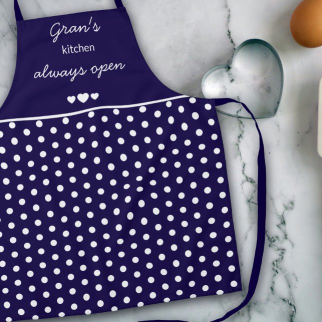 Gran's Kitchen Always Open Navy Blue And White Dot Schürze (Von Creator hochgeladen)