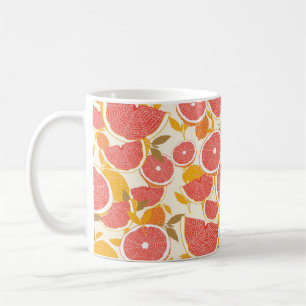 Grapefruit und halbierte Scheiben mit Blätter auf Kaffeetasse
