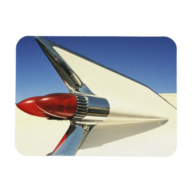 Graphic: Nah-up of fin and taillight on Magnet (Horizontal)