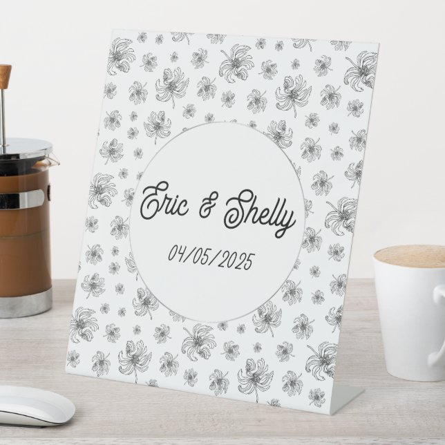 Graphic peonies. sockelschild (In Situ)