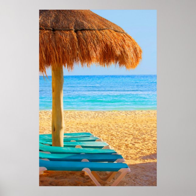 Grass Hut & Loungers On Beach Poster (Vorne)