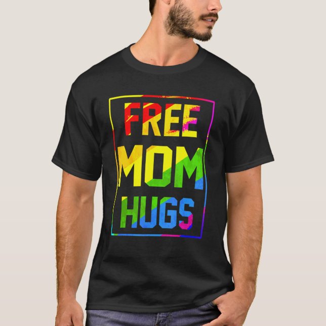 Gratis Mama Hugs Rainbow Lgbt Flag Pride Gefärbte  T-Shirt (Vorderseite)