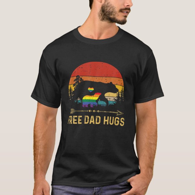 Gratis Vater Hugs LGBT Prix Vater Bear Baby Retro  T-Shirt (Vorderseite)