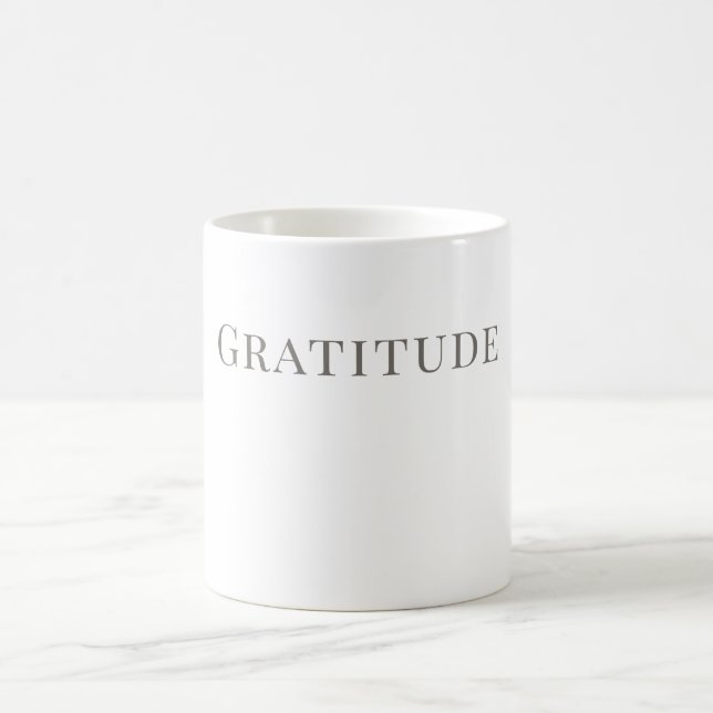 Gratitude Mug – Minimal Typography Design Kaffeetasse (Mittel)