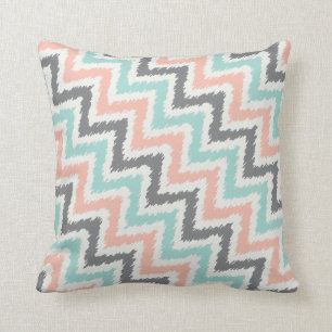 Grau-Korallen Zigzag Ikat-Muster Kissen