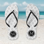 Grau-Schwarz-Marokkanisches Quatrefolienmonogramm Flip Flops<br><div class="desc">Maßgeschneiderte,  bedruckte Flop-Sandalen mit einem stilvollen marokkanischen Quartrefolienmuster und einem eigenen Monogramm oder einem anderen Text in einem Kreisrahmen. Klicken Sie auf Anpassen,  um Schriftart und Farben zu ändern oder eigene Bilder hinzuzufügen,  um ein einzigartiges Design zu erstellen!</div>