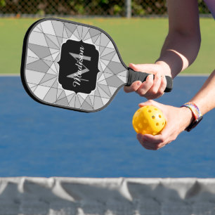 Grau Schwarz Weiß Mosaik Dreieck Muster Monogramm Pickleball Schläger