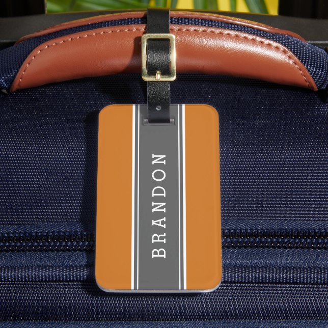 Grau und Burnt Orange Rugby Stripe Custom Monogram Gepäckanhänger (Vorderseite Insitu 2)