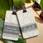 Grau- und Linenmuster Vintag Damask Muster mit Nam Gepäckanhänger<br><div class="desc">Reisen Sie stilvoll mit einem eleganten Muster mit einem eleganten Schriftart,  der für eine weibliche Frau entworfen wurde. Fügen Sie Ihren Namen oder Ihre Monogramm hinzu. Wenn Sie das Kunstwerk anpassen müssen,  klicken Sie auf die Schaltfläche Anpassen,  um Änderungen vorzunehmen.</div>
