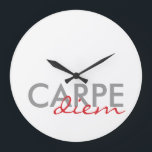 Grau und Rot, lateinische Zitate Carpe Diem Große Wanduhr<br><div class="desc">Graue und rote personalisierte Redewendungen aus Latein Carpe Diem Wanduhren. Geschrieben Text rund Wand Uhr Design, von red_dress, mit den grauen und roten lateinischen Wörtern "Carpe diem" vor einem weißen Hintergrund. Passen Sie einfach Ihre Carpe Diem Wanduhren mit Ihren Lieblingsfarben und Schriftart an. Klicken Sie auf die orangefarbene Schaltfläche "Anpassen!",...</div>
