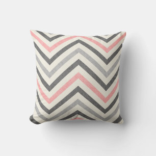 Grau Weiß und Babyrosa Chevron-Muster Kissen