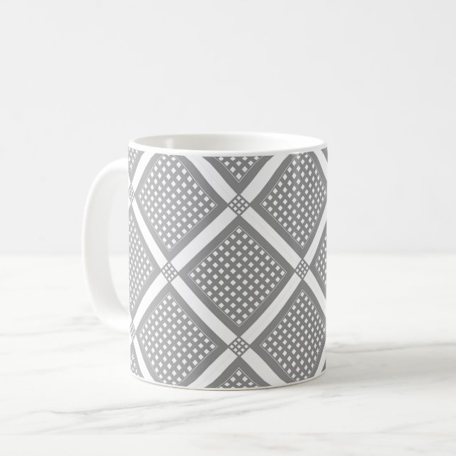 Grau-weißes geometrisches kariertes Muster Kaffeetasse (Vorderseite Links)