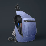Graublaues geometrisches Muster Crossbody Bag<br><div class="desc">Graublaues Gefälle geometrisches Maschenmuster Druckbeutel. Coole Mode Accessoires Tasche für jeden. Dreieck geometrisches Mesh mit hellen bis dunkelgraublauen Ober-Farbverlauf Design.</div>