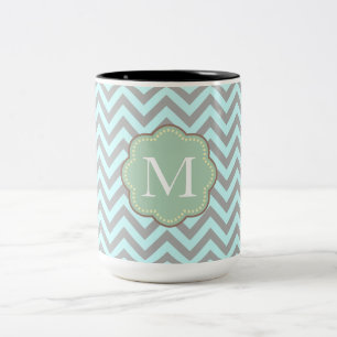 Graue Aqua Zickzack Stripes Monogramm Zweifarbige Tasse